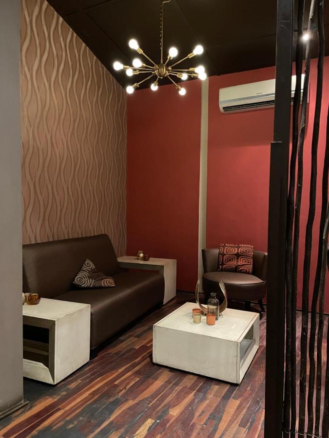 Planet Hotel Hollybum Лубумбаши Экстерьер фото