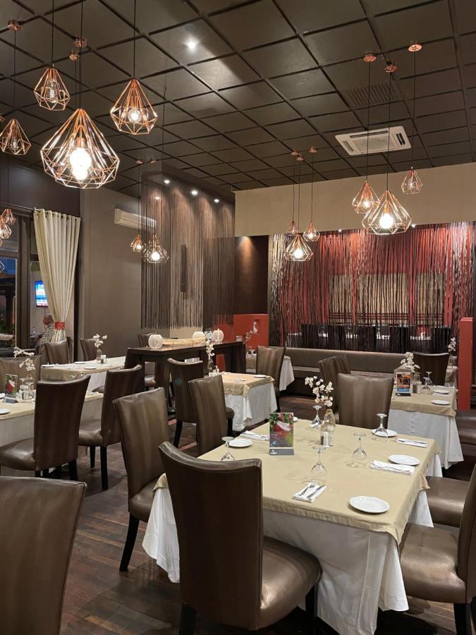Planet Hotel Hollybum Лубумбаши Экстерьер фото