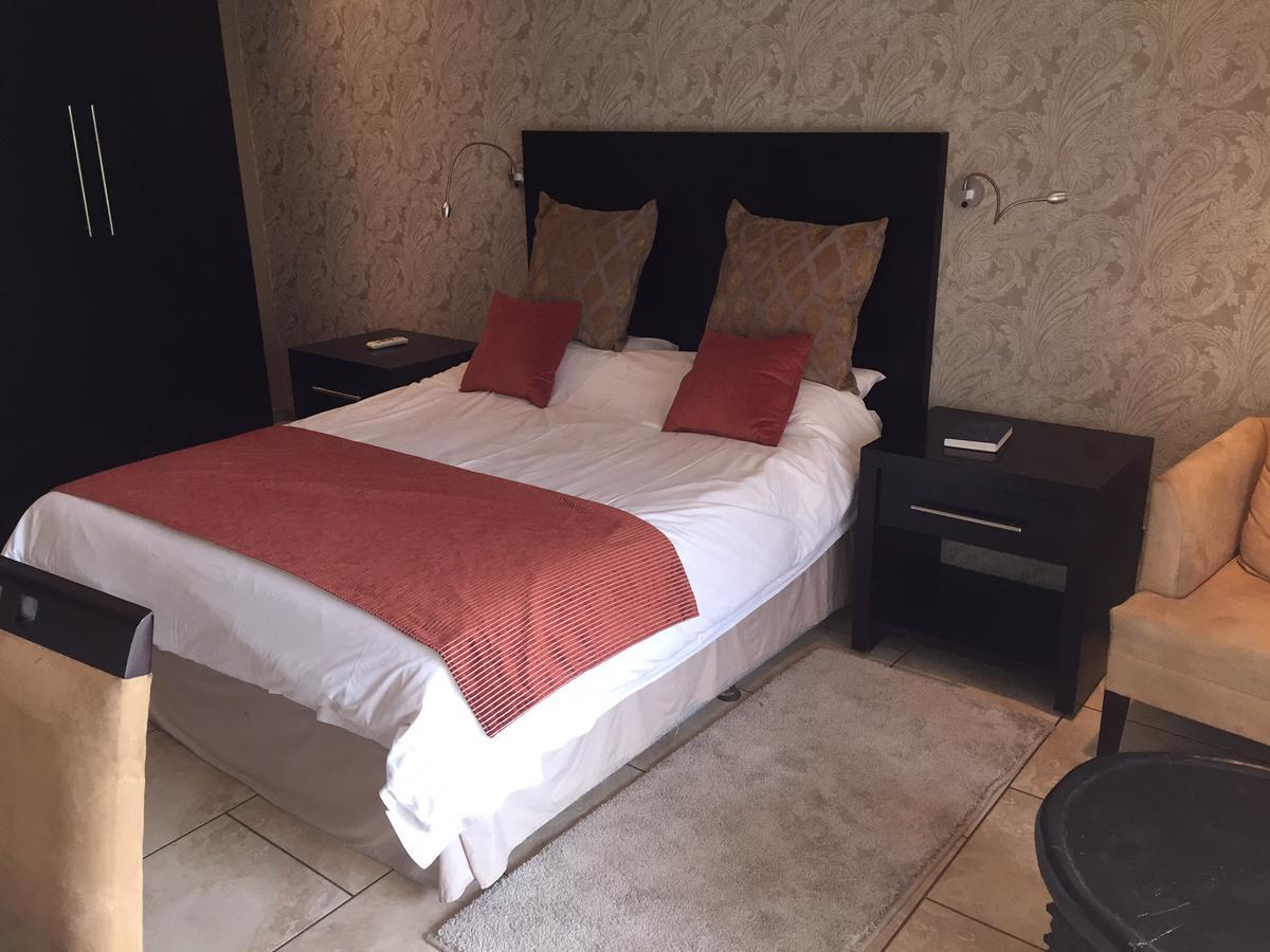 Planet Hotel Hollybum Лубумбаши Экстерьер фото